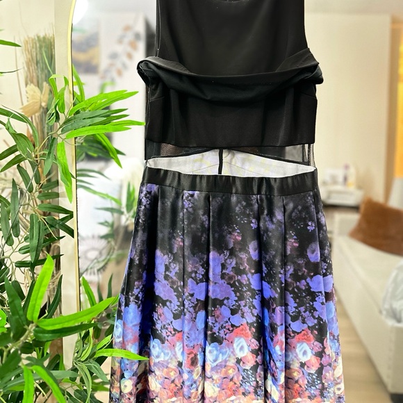 Black and Floral Maxi Dress - Picture 6 of 7